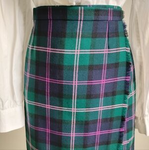 Archie Brown Bermuda Vintage 80s/90s Wool Kilt Navy Green Purple Tartan Size 14